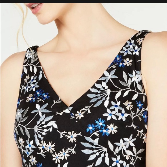 STUNNING EVENING GOWN - Picture 3 of 6